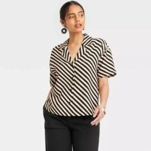 A New Day black and tan striped short-sleeve button-up shirt medium NWT